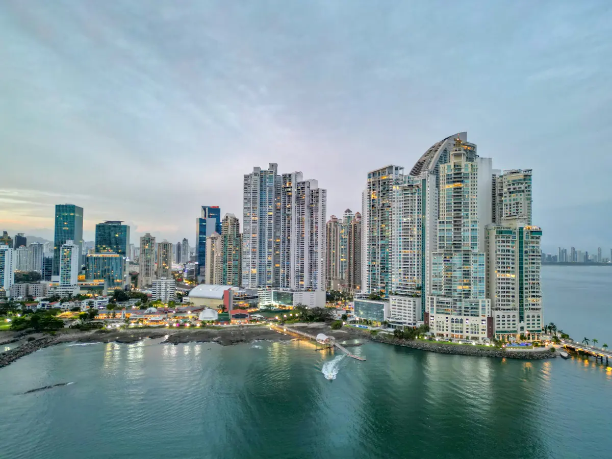 Torres frente al mar en Ciudad de Panamá